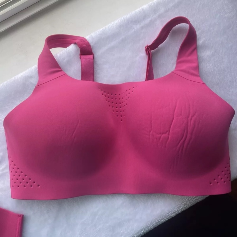 NWT Victoria Secret Featherweight Max Wireless Sport Bra 38C sz
